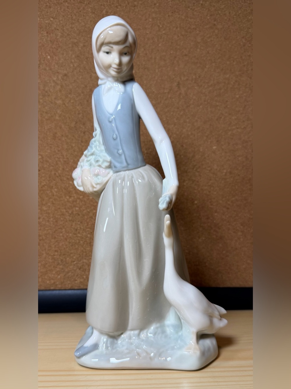 NAO By Lladro Spain Porcelain Figurine Girl Feeding Goose Duck Mint 9.5” Vintage